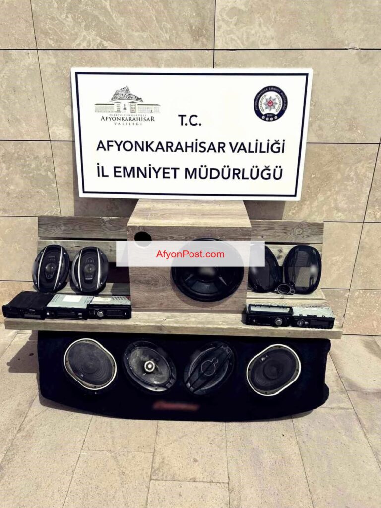 Afyonkarahisar’da Otomobil ve Kamyonlardan Teyp ile Hoparlör ve Takograf Çalan Şahıslar Yakalandı