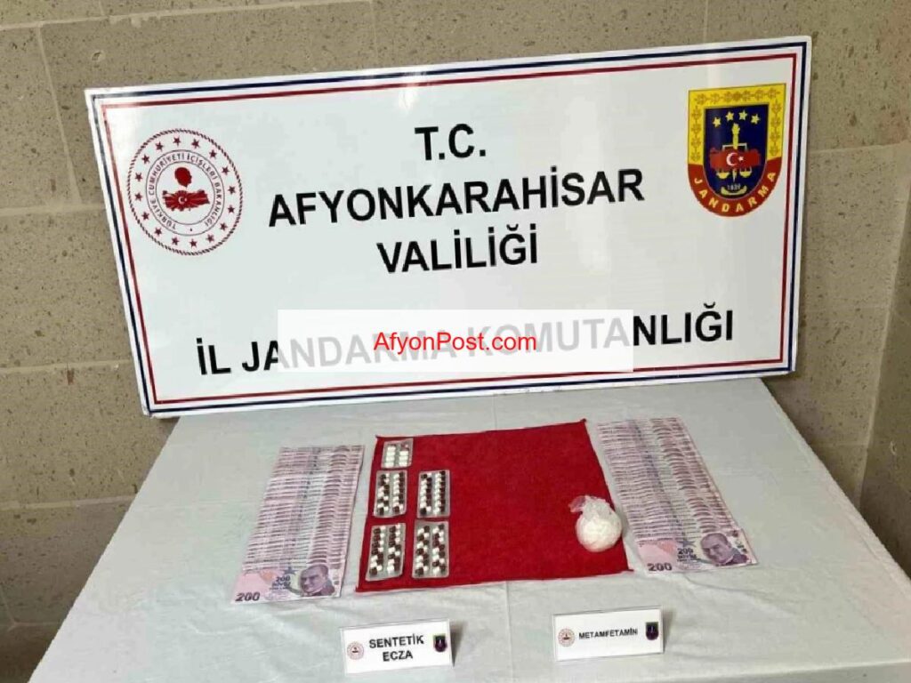 Eskişehir’den temin edilen uyuşturucuları satmak için Afyonkarahisar’a getiren 2 şahıs yakalandı