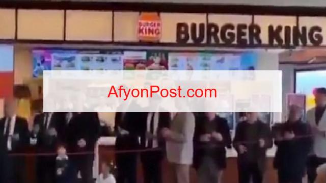 Afyonkarahisar’da dualarla Burger King’in açılışını yaptılar: Boykot kırıcı AK Partili ilçe başkanın istifası alındı